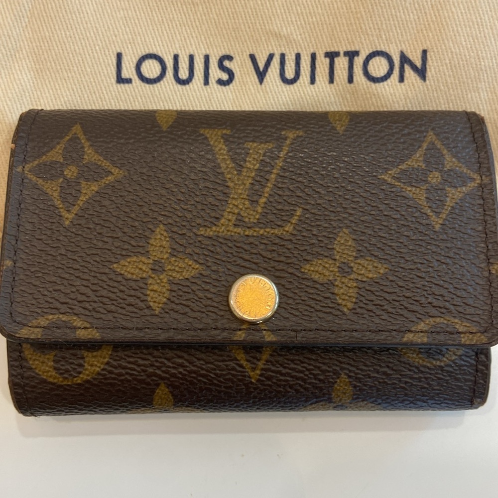 AUTHENTIC LOUIS VUITTON 6 Key Holder